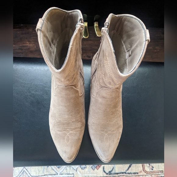SALE! 💞Nelly Suede Boot in Taupe, Altar'd State | 8 - Picture 5 of 6